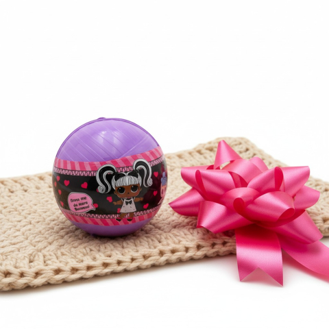 Figurine Mistery LOL - Minge gigantă mov Dress Me Surpriză de 22x21 cm, conținând păpușă fashion și accesorii.