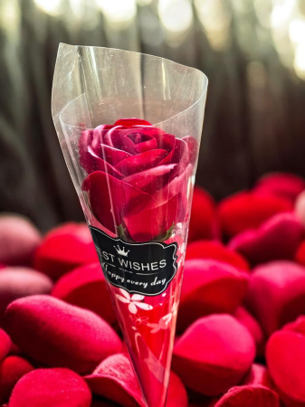 Buchete de Flori din Săpun - Trandafir individual din săpun mov intens, 36 cm, în tub transparent de protecție.