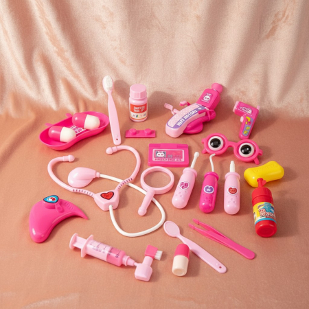 Seturi de Jucării - Trusă medicală de jucărie Happy Medical cu stetoscop, ochelari și accesorii roz dispuse pe fundal.