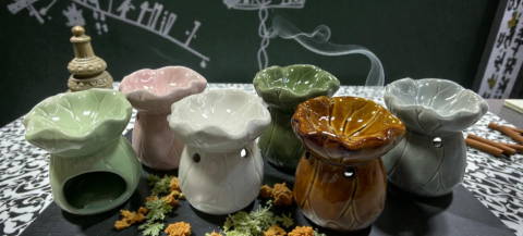 Vase din Ceramică pentru Aromaterapie - Colecție de vase ceramice pentru aromaterapie Love Bloom în diverse culori pastelate, dimensiuni 6.5x6.5x8 cm.