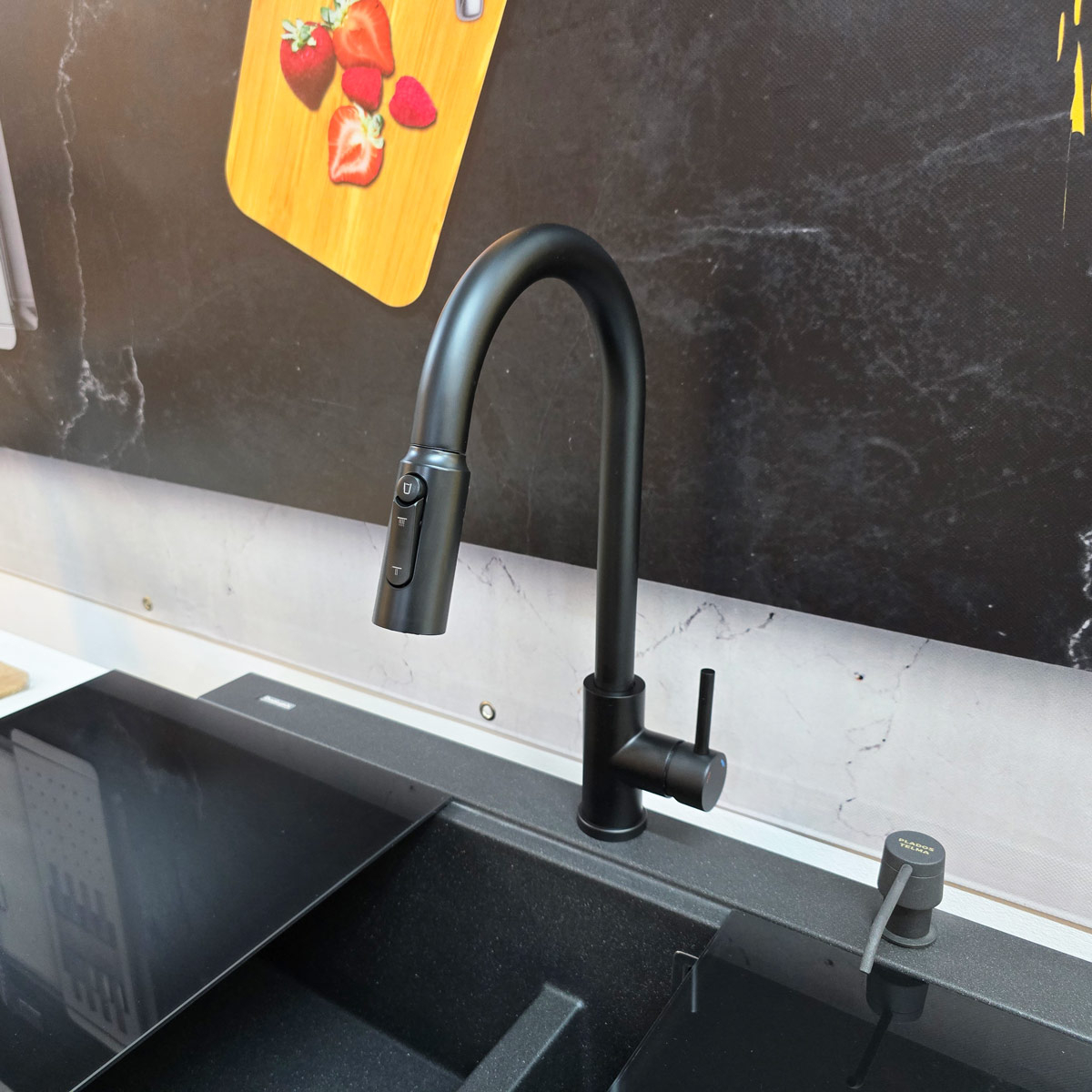 Baterie 3 cai CookingAid Cindy Black apa rece / calda / filtru apa negru mat si perlator detasabil / extractibil cu buton comutare jet / spray [9]