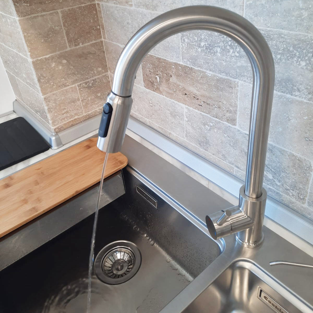 Baterie 3 cai CookingAid Cindy Steel apa rece / calda / filtru apa inox periat si perlator detasabil / extractibil cu buton comutare jet / spray [12]