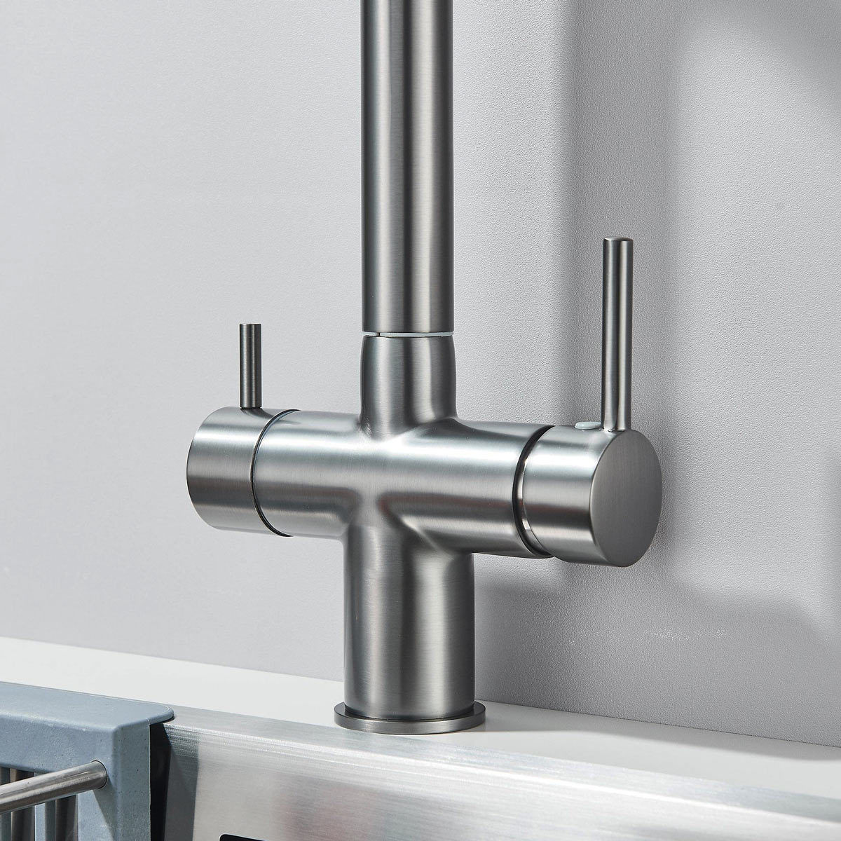 Baterie 3 cai CookingAid THREE FLOW GUN METAL apa rece / calda / filtru apa cu finisaj inox gri metal periat si perlator detasabil / extractibil [2]