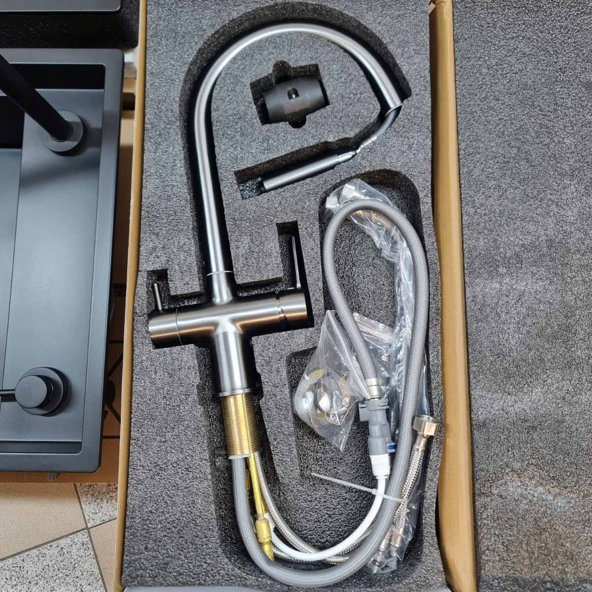 Baterie 3 cai CookingAid THREE FLOW GUN METAL apa rece / calda / filtru apa cu finisaj inox gri metal periat si perlator detasabil / extractibil [7]