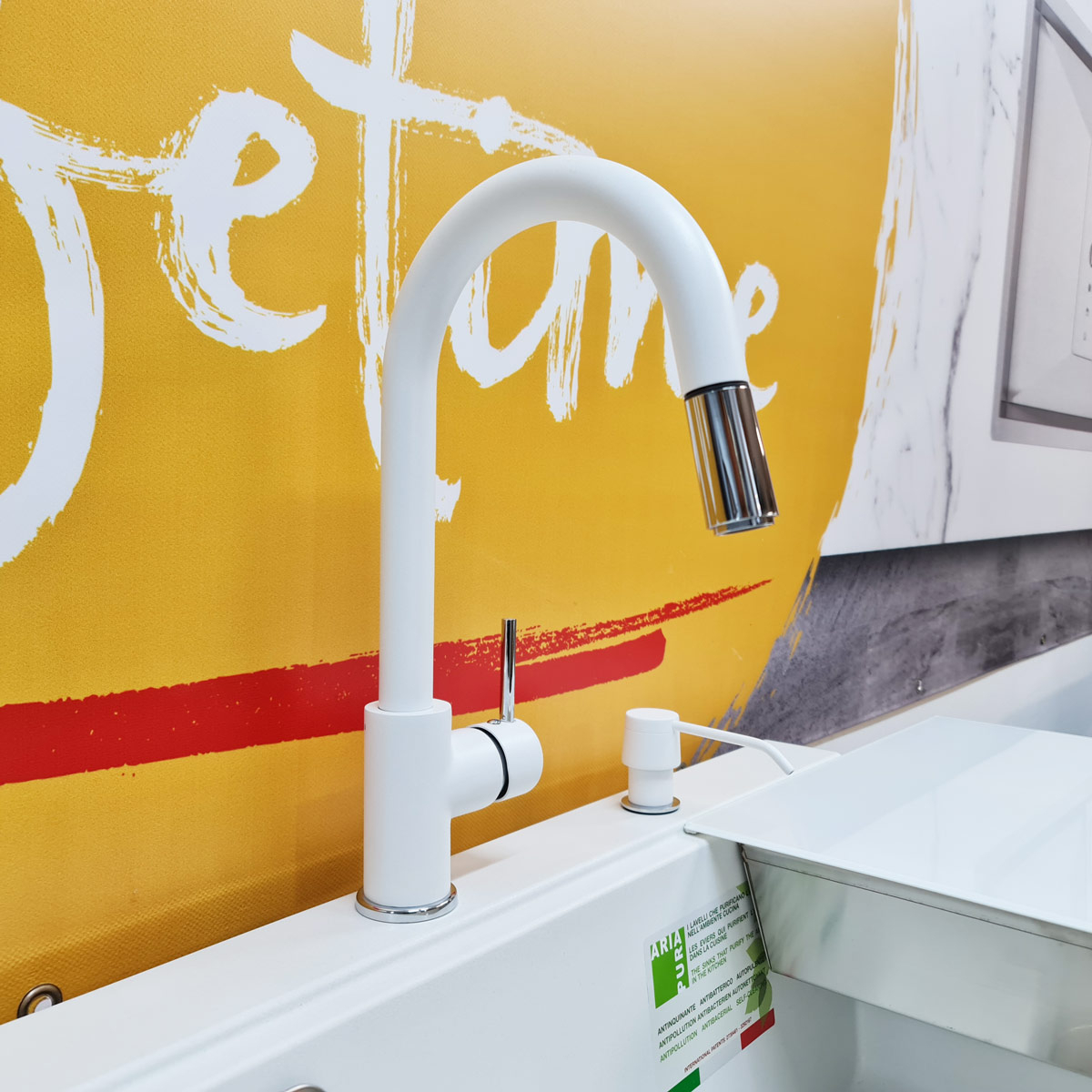 Baterie CookingAid Indiana cu furtun dus retractabil / cap extractibil si finisaj granit Alb / Polar White [6]