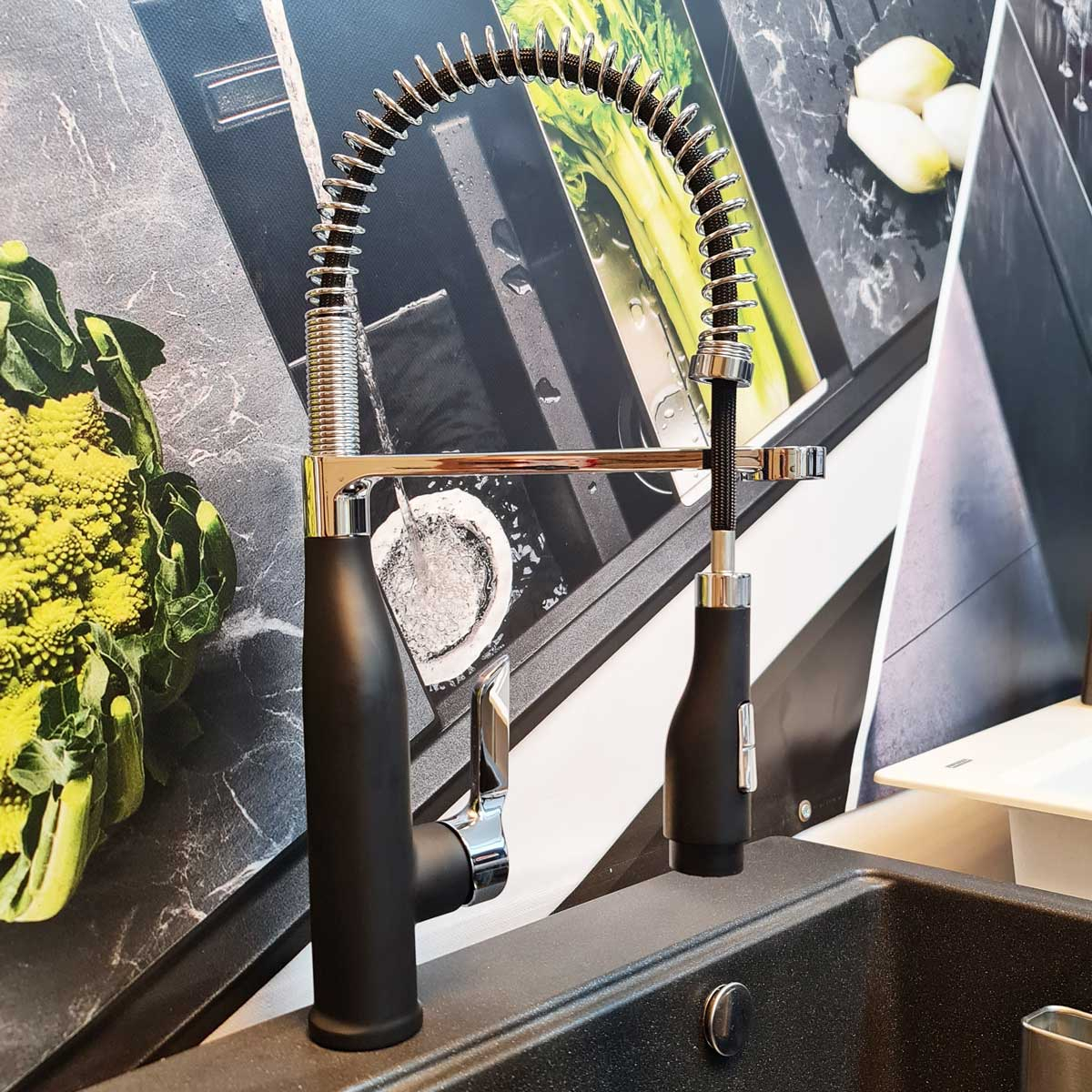 Baterie CookingAid NEO Spring Black Chrome cu cap flexibil detasabil + buton interschimbabil jet/dus si finisaj Cromat/Negru [2]