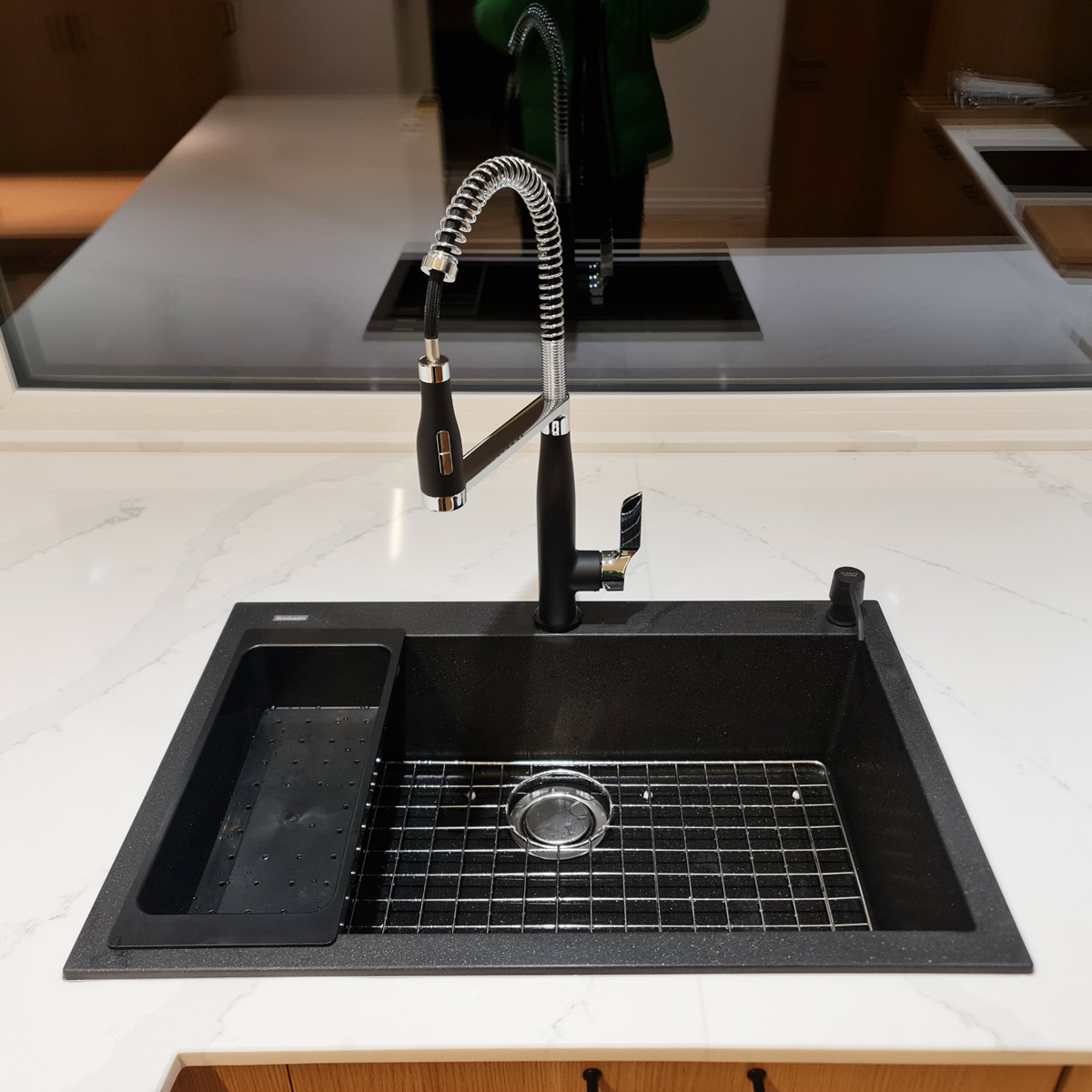 Baterie CookingAid NEO Spring Black Chrome cu cap flexibil detasabil + buton interschimbabil jet/dus si finisaj Cromat/Negru [9]