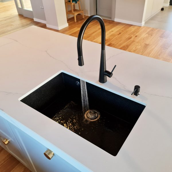 Baterie CookingAid NEWMIX 90 Black Metal Quartz cu finisaj NEGRU Metalic antiamprenta si furtun dus retractabil / extractibil + buton jet/dus [4]