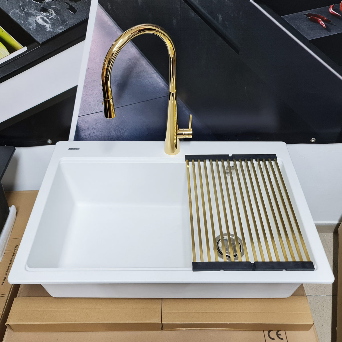 Baterie CookingAid NEWMIX 90 GOLD cu finisaj auriu si furtun dus retractabil / extractibil + buton jet/dus [16]