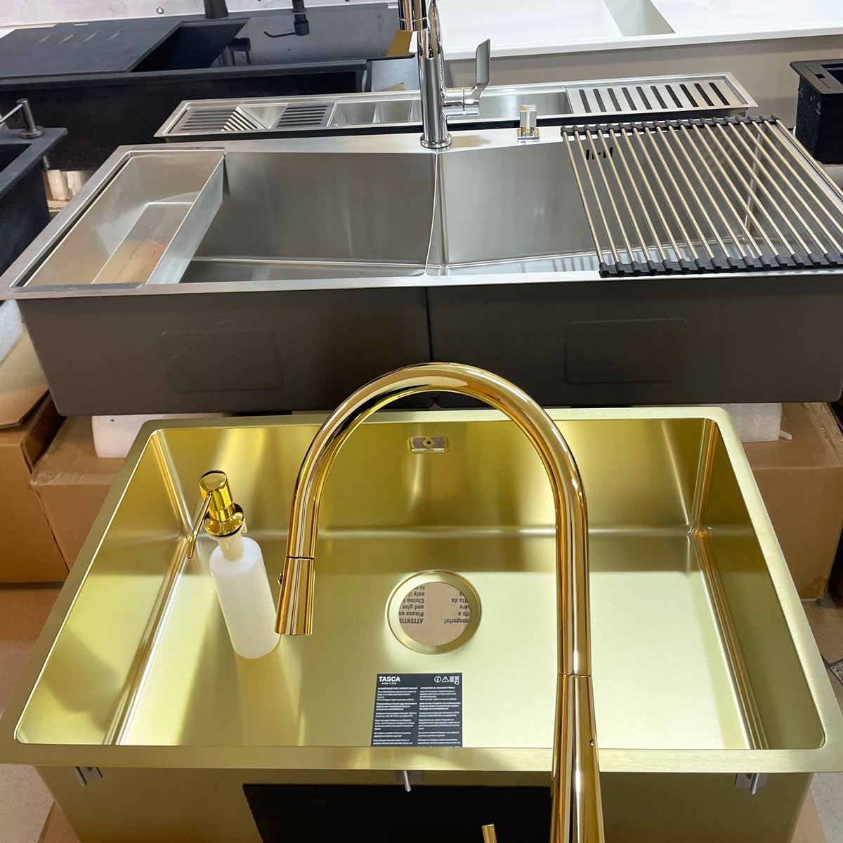 Baterie CookingAid NEWMIX 90 GOLD cu finisaj auriu si furtun dus retractabil / extractibil + buton jet/dus [15]