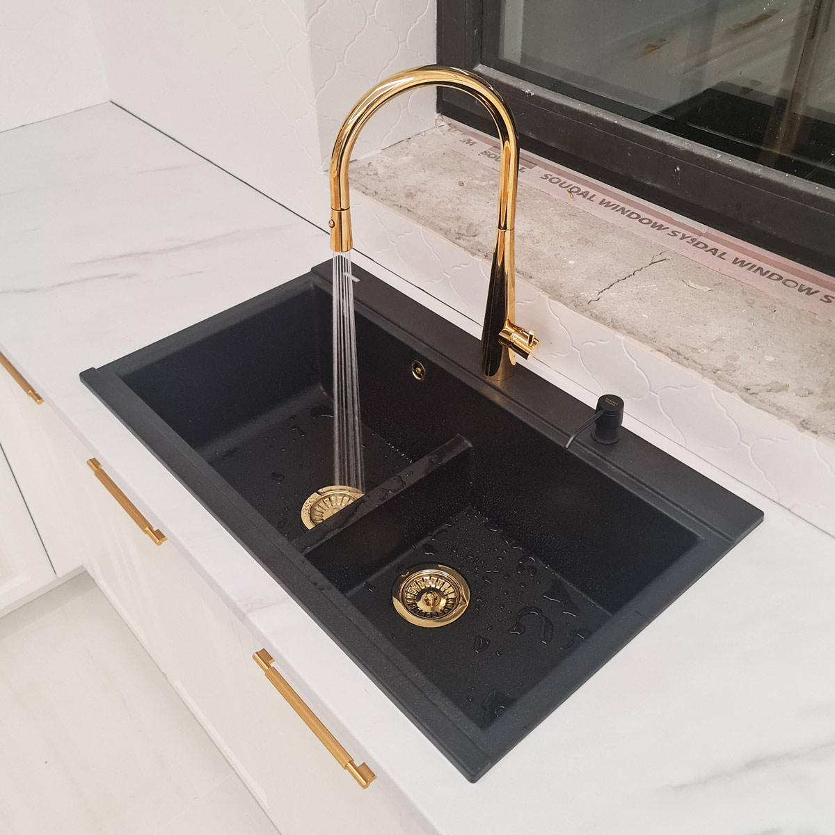 Baterie CookingAid NEWMIX 90 GOLD cu finisaj auriu si furtun dus retractabil / extractibil + buton jet/dus [4]