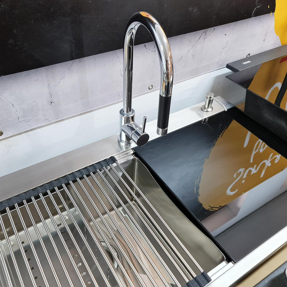 Baterie CookingAid RODI LINE MN 1011 cu furtun dus retractabil / extractibil si finisaj Cromat [11]