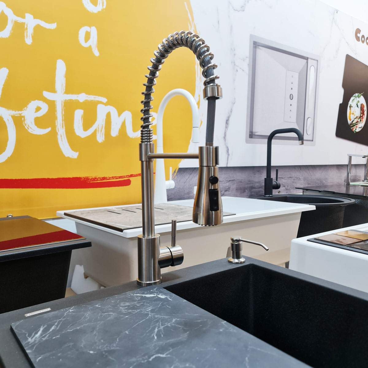 Baterie CookingAid Salma Steel cu furtun dus detasabil / flexibil + buton jet/dus si finisaj inox periat [4]