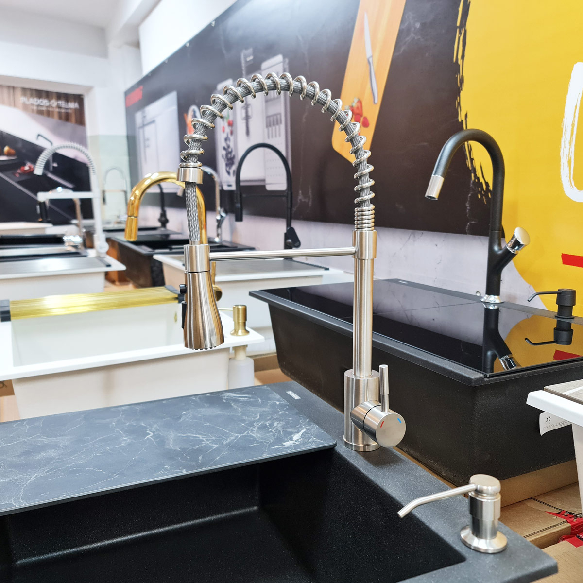 Baterie CookingAid Salma Steel cu furtun dus detasabil / flexibil + buton jet/dus si finisaj inox periat [5]