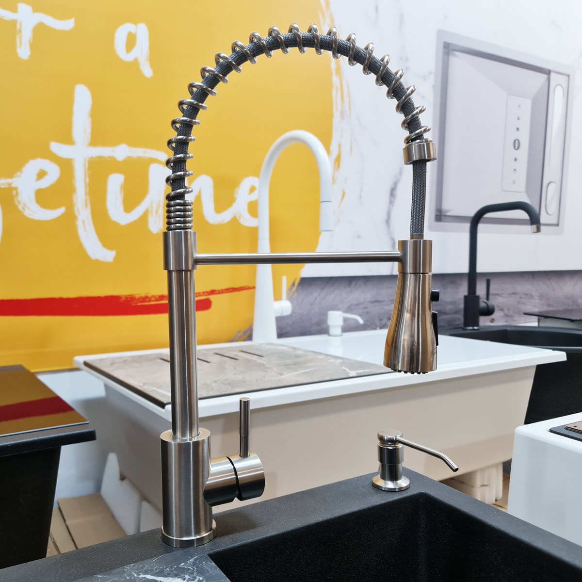 Baterie CookingAid Salma Steel cu furtun dus detasabil / flexibil + buton jet/dus si finisaj inox periat [7]