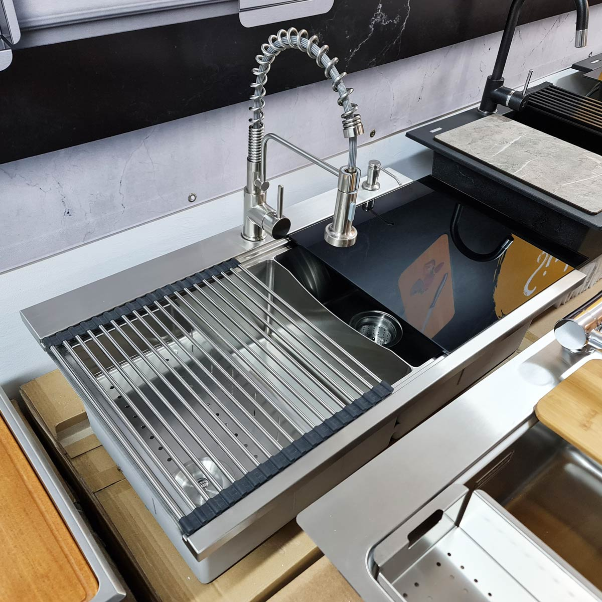 Baterie CookingAid TOUCH ON SPRING ROUND CU SENZOR ATINGERE inox periat si furtun dus retractabil / extractibil + buton interschimbabil jet/dus [11]