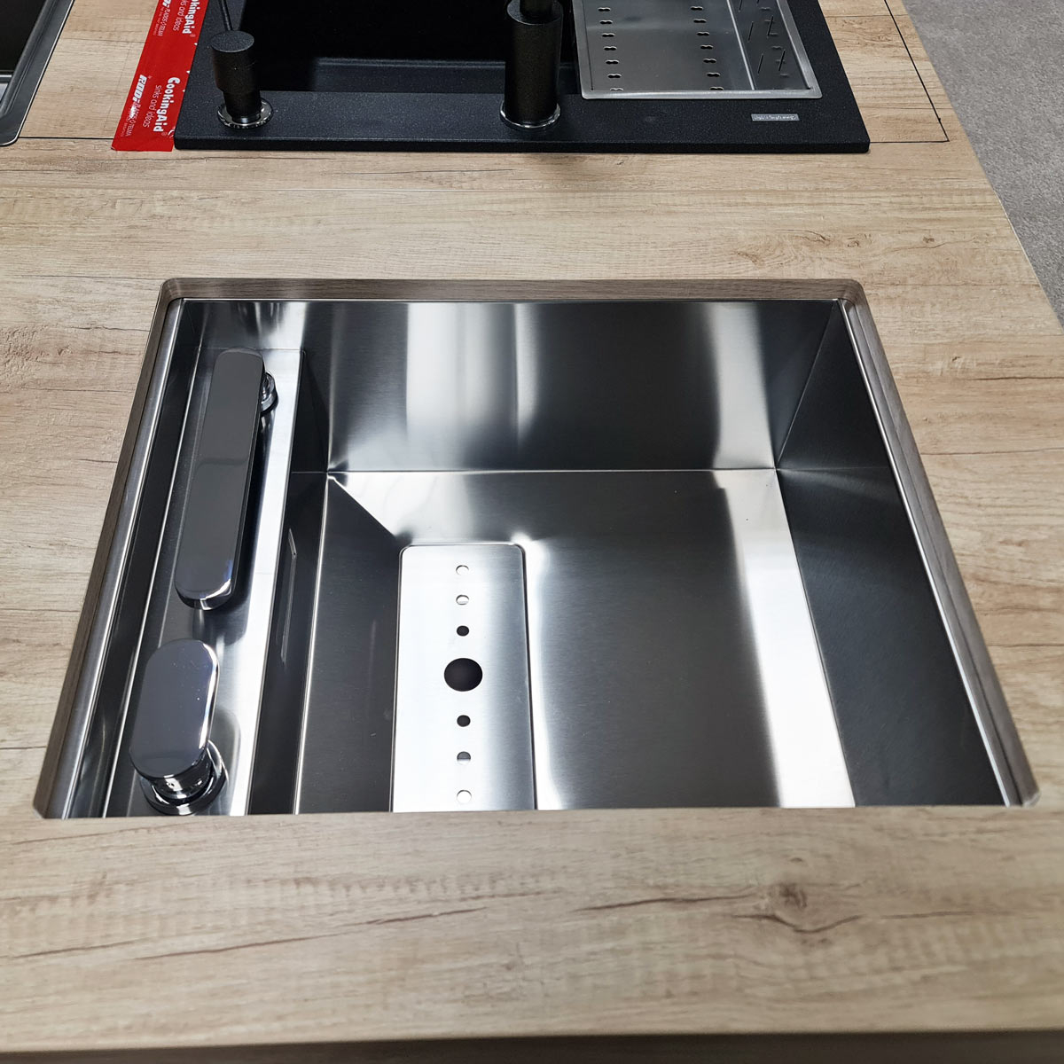 Chiuveta bucatarie inox CookingAid INVISIBLE 40R cu treapta pentru baterie si capac scurgere invizibil + accesorii montaj [23]