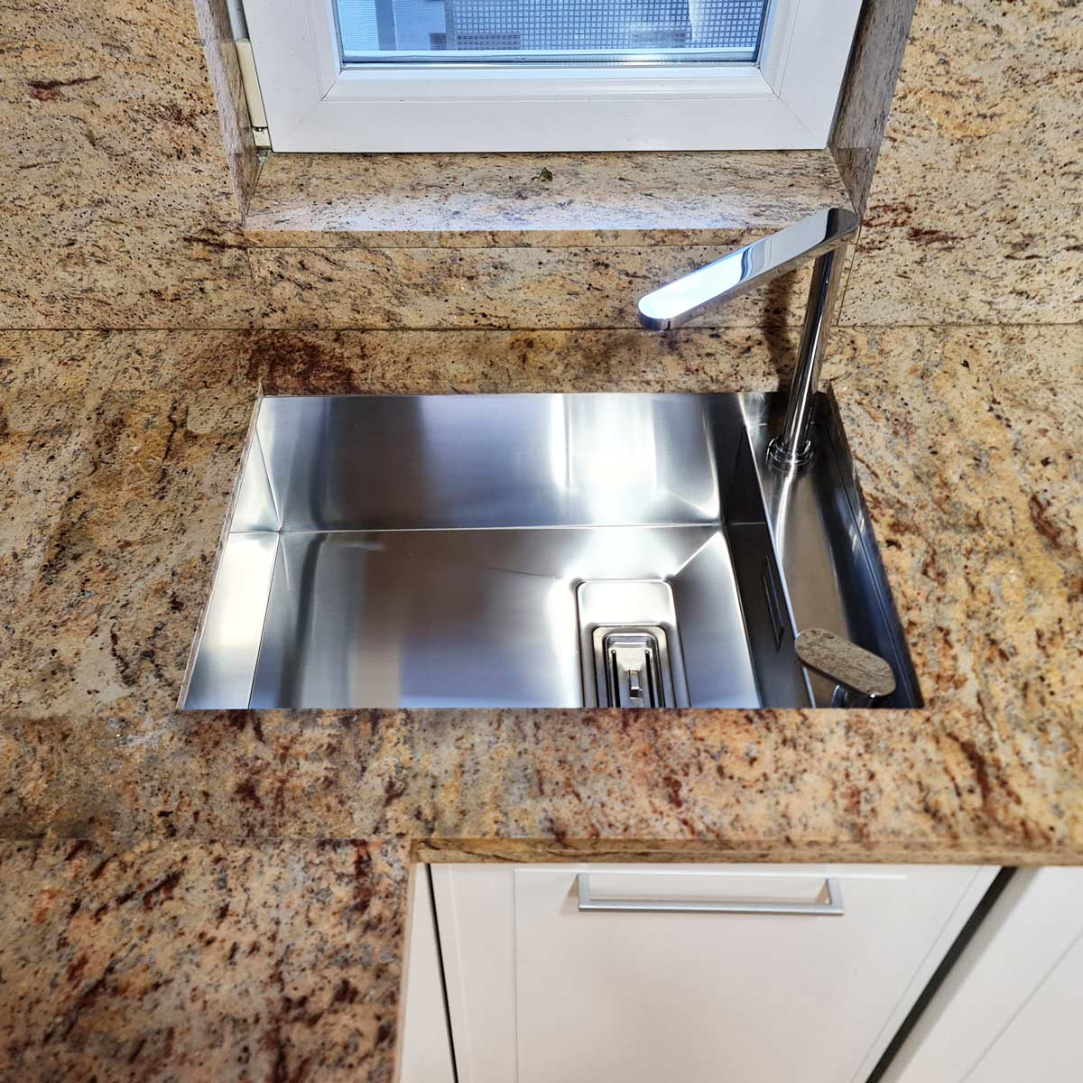 Chiuveta bucatarie inox CookingAid INVISIBLE 50R cu baterie telescopica integrata, capac scurgere invizibil + accesorii montaj [13]