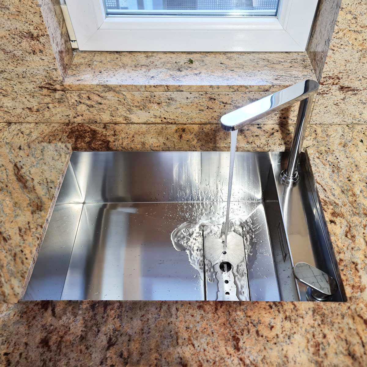 Chiuveta bucatarie inox CookingAid INVISIBLE 50R cu baterie telescopica integrata, capac scurgere invizibil + accesorii montaj [15]