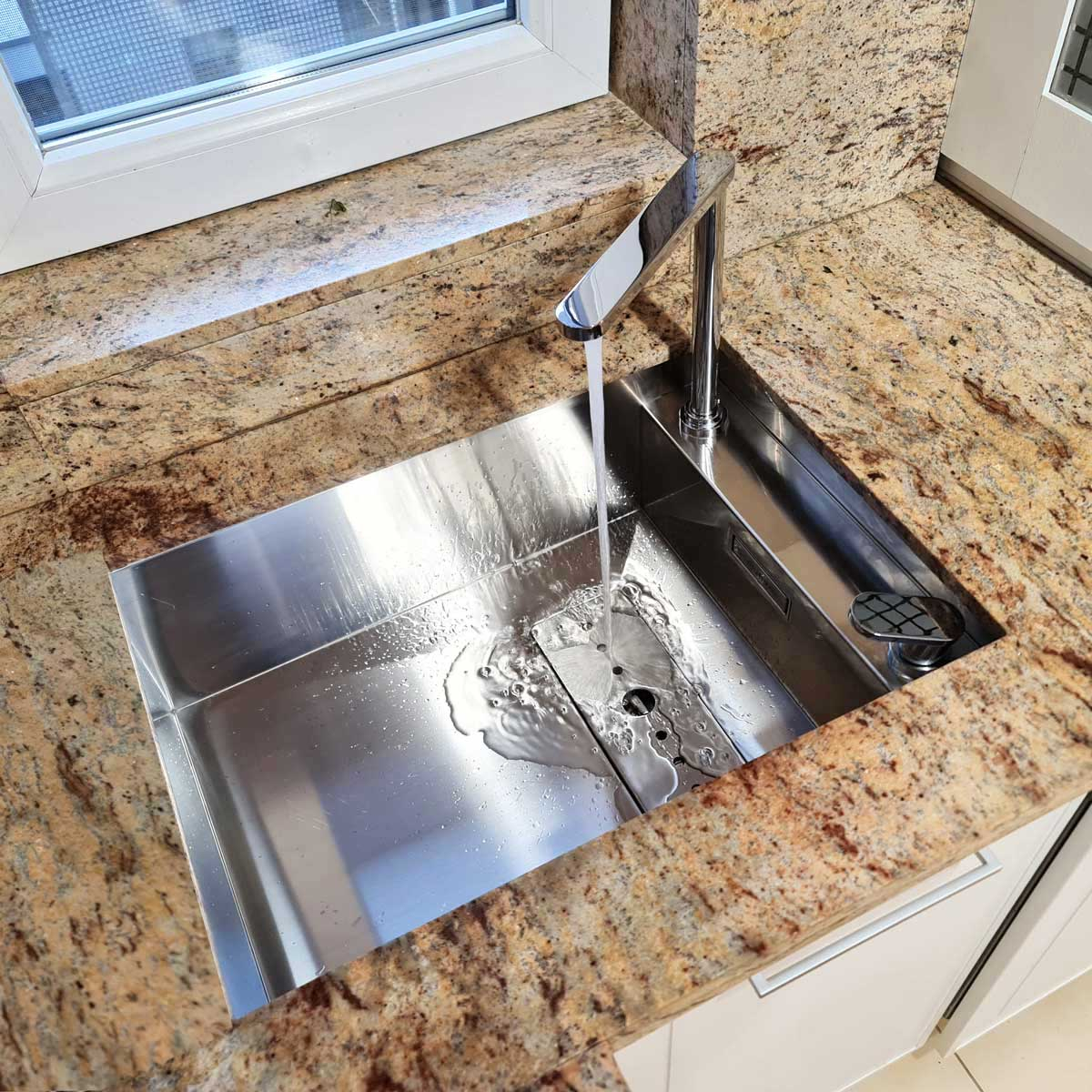 Chiuveta bucatarie inox CookingAid INVISIBLE 50R cu capac scurgere invizibil + accesorii montaj [3]