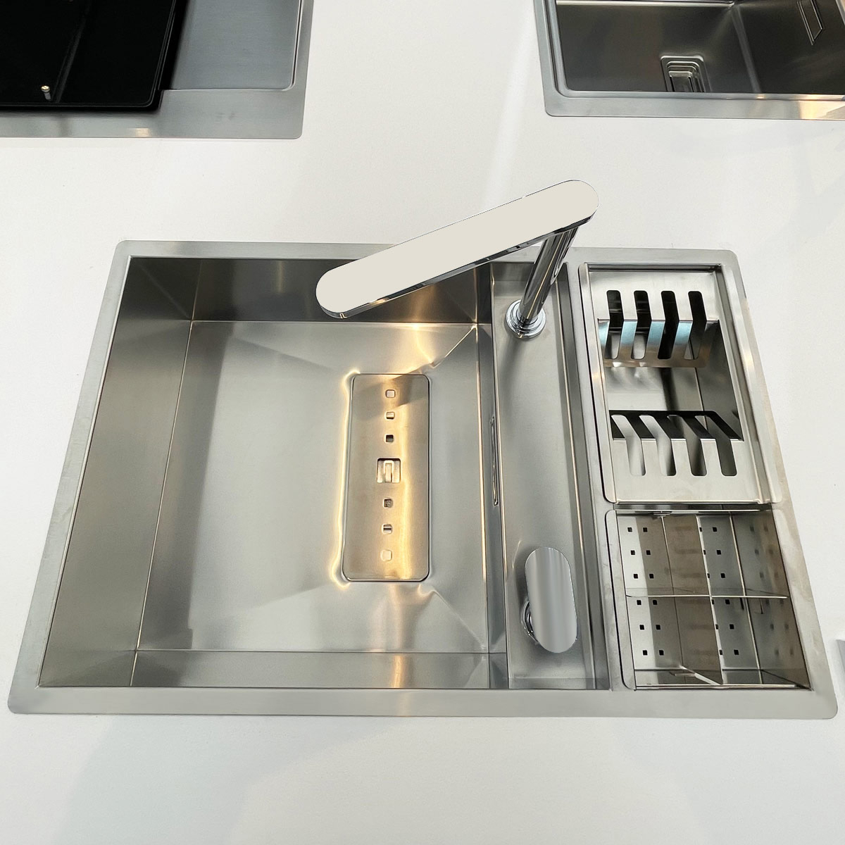 Chiuveta bucatarie inox CookingAid INVISIBLE 70 cu scurgator vase si baterie telescopica integrata, capac scurgere invizibil, tocator sticla temperizata + accesorii montaj [11]