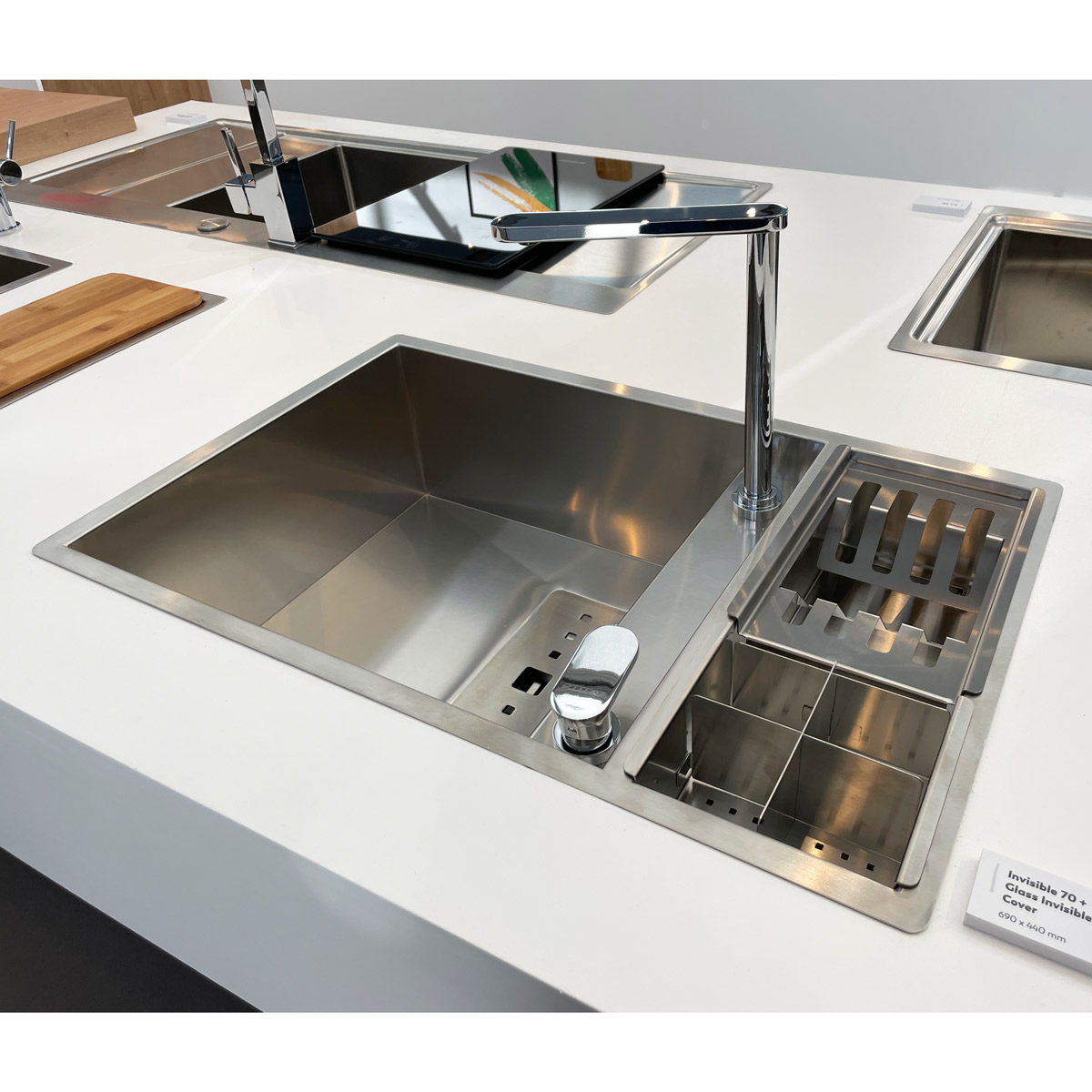 Chiuveta bucatarie inox CookingAid INVISIBLE 70 cu scurgator vase si baterie telescopica integrata, capac scurgere invizibil, tocator sticla temperizata + accesorii montaj [15]