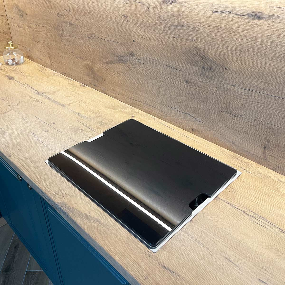 Chiuveta bucatarie inox CookingAid INVISIBLE DEEP cu baterie telescopica integrata, scurgator vase/paste/fructe, tocator sticla temperizata, dozator detergent + accesorii montaj [19]