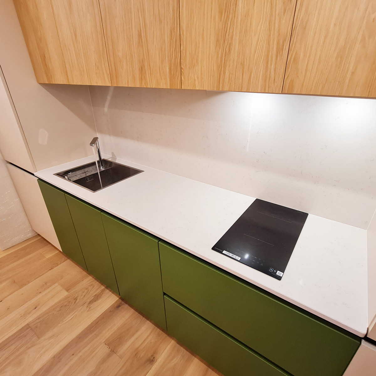 Chiuveta bucatarie inox CookingAid INVISIBLE DEEP cu baterie telescopica integrata, scurgator vase/paste/fructe, tocator sticla temperizata, dozator detergent + accesorii montaj [31]