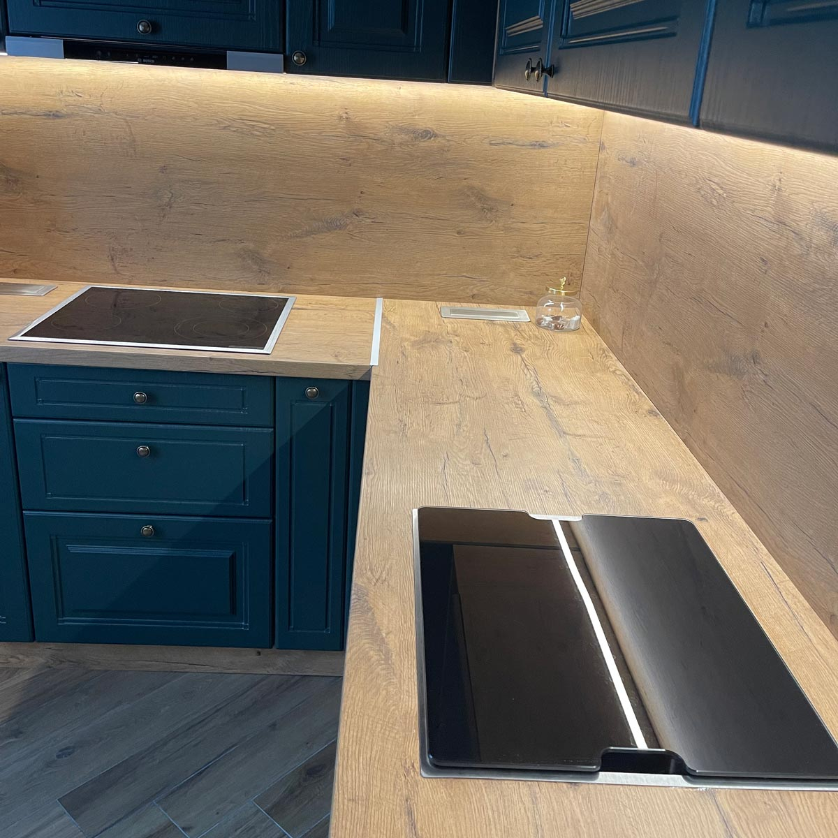 Chiuveta bucatarie inox CookingAid INVISIBLE DEEP cu baterie telescopica integrata, scurgator vase/paste/fructe, tocator sticla temperizata, dozator detergent + accesorii montaj [17]