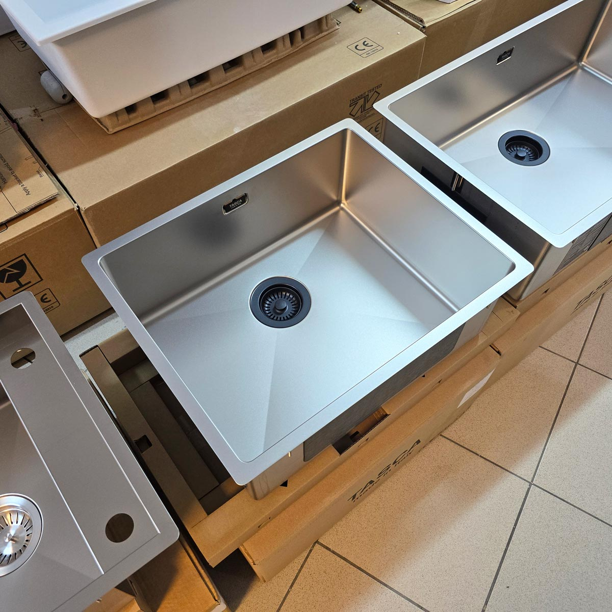 Chiuveta bucatarie inox CookingAid TASCA CANOVA CA50 DuriX mata, rezistenta la zgarieturi si ventil/preaplin negru, cu montaj pe blat, sub blat sau la nivelul blatului si accesorii montaj [6]