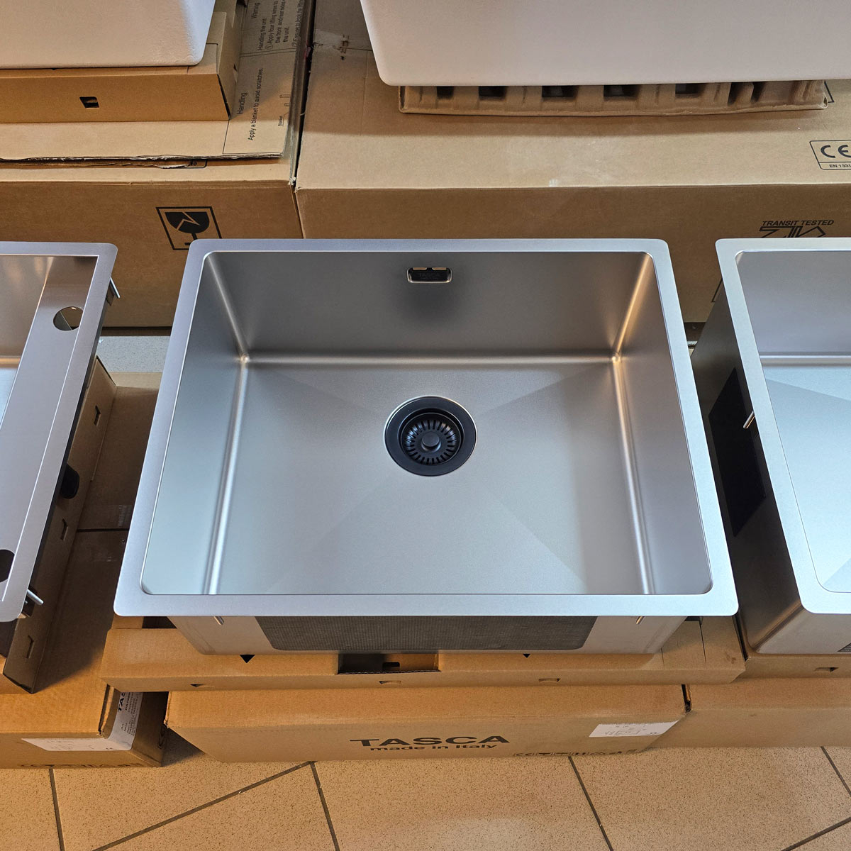 Chiuveta bucatarie inox CookingAid TASCA CANOVA CA50 DuriX mata, rezistenta la zgarieturi si ventil/preaplin negru, cu montaj pe blat, sub blat sau la nivelul blatului si accesorii montaj [7]