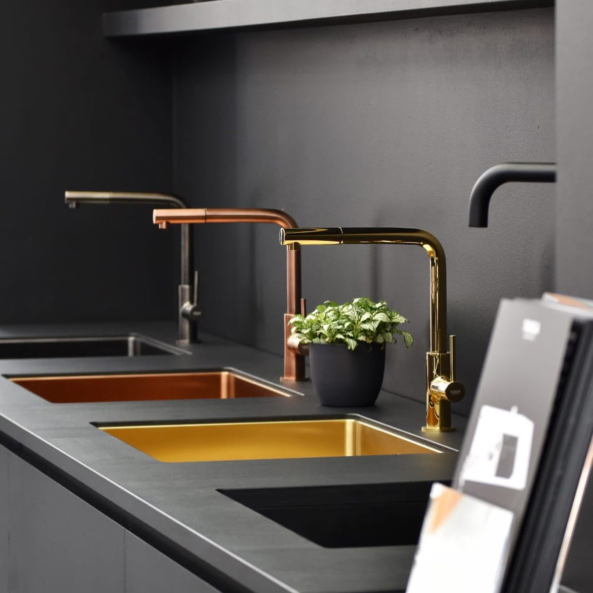 Chiuveta bucatarie inox CookingAid TASCA CANOVA CA50 Gold cu strat PVD ceramic culoare aurie cu montaj pe blat, sub blat sau la nivelul blatului si accesorii montaj [18]