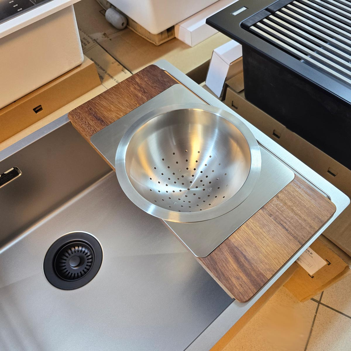 Chiuveta bucatarie inox CookingAid TASCA CANOVA CA70 DuriX mata, rezistenta la zgarieturi si ventil/preaplin negru, cu montaj pe blat, sub blat sau la nivelul blatului si accesorii montaj [29]