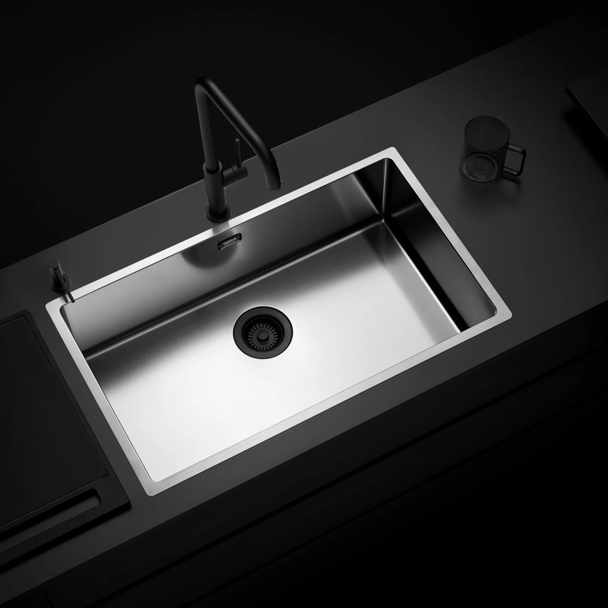 Chiuveta bucatarie inox CookingAid TASCA CANOVA CA70 DuriX mata, rezistenta la zgarieturi si ventil/preaplin negru, cu montaj pe blat, sub blat sau la nivelul blatului si accesorii montaj [18]