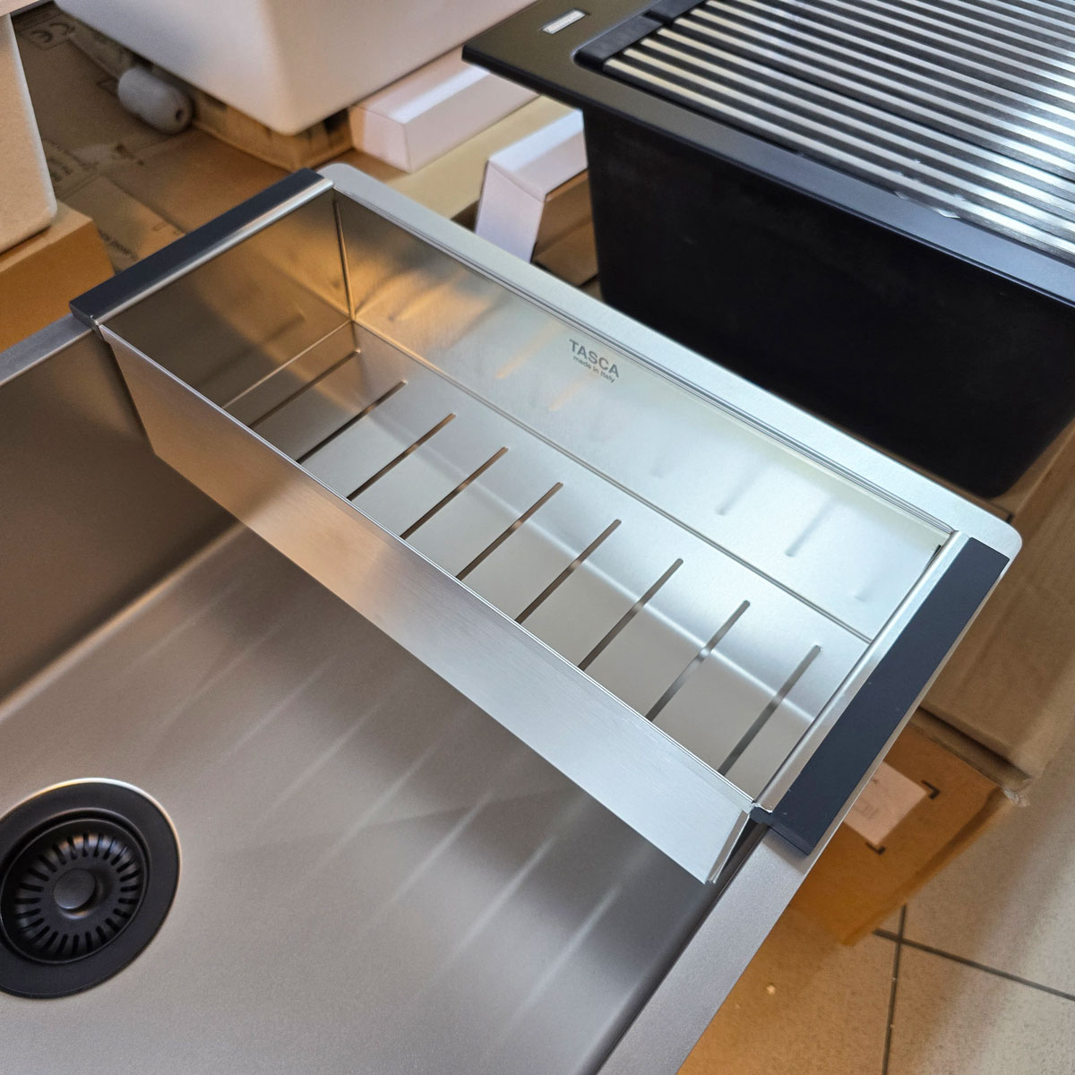 Chiuveta bucatarie inox CookingAid TASCA CANOVA CA70 DuriX mata, rezistenta la zgarieturi si ventil/preaplin negru, cu montaj pe blat, sub blat sau la nivelul blatului si accesorii montaj [22]