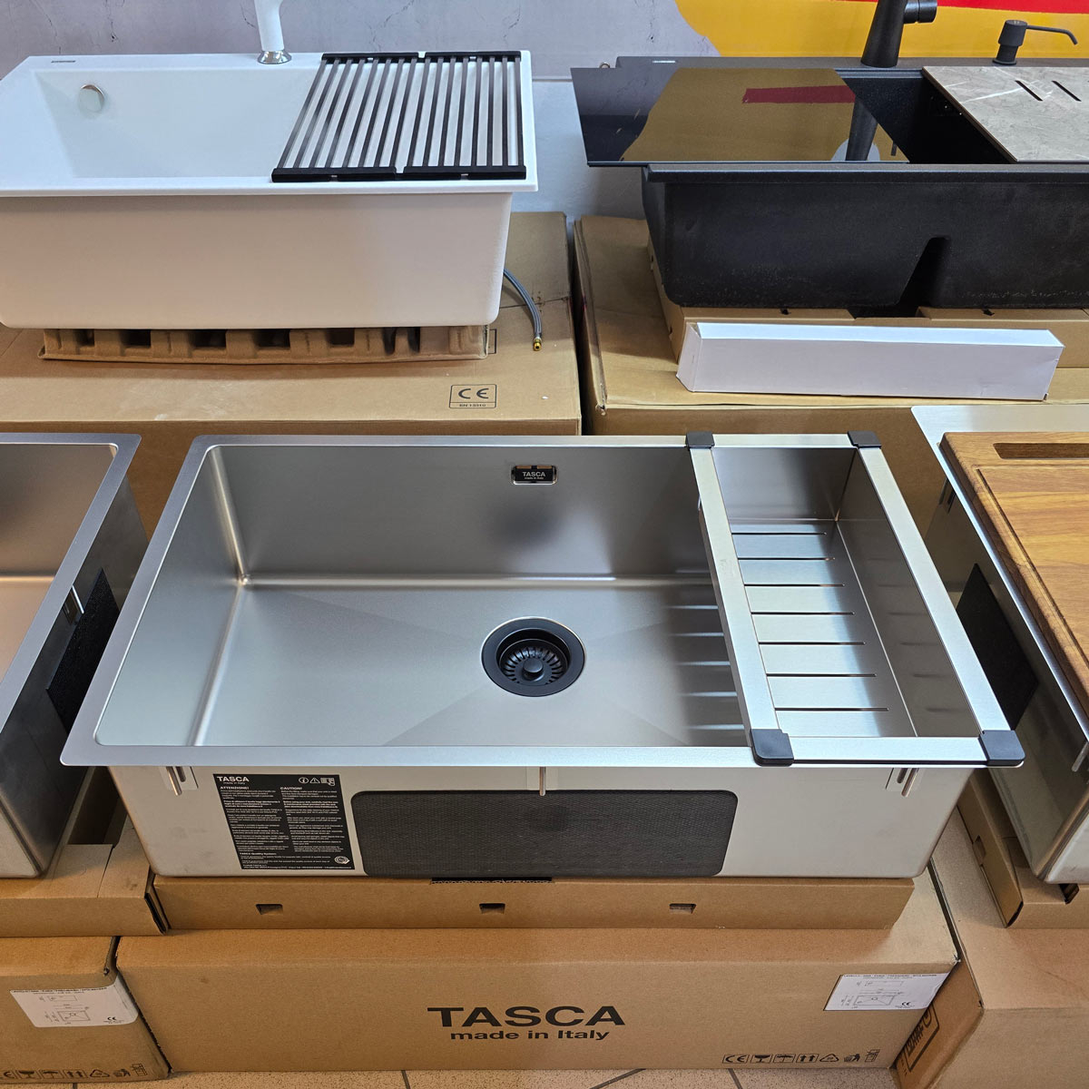 Chiuveta bucatarie inox CookingAid TASCA CANOVA CA70 DuriX mata, rezistenta la zgarieturi si ventil/preaplin negru, cu montaj pe blat, sub blat sau la nivelul blatului si accesorii montaj [15]