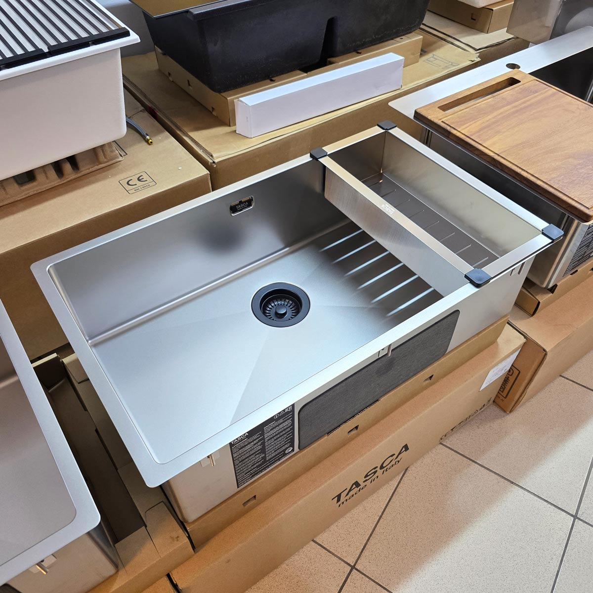 Chiuveta bucatarie inox CookingAid TASCA CANOVA CA70 DuriX mata, rezistenta la zgarieturi si ventil/preaplin negru, cu montaj pe blat, sub blat sau la nivelul blatului si accesorii montaj [14]