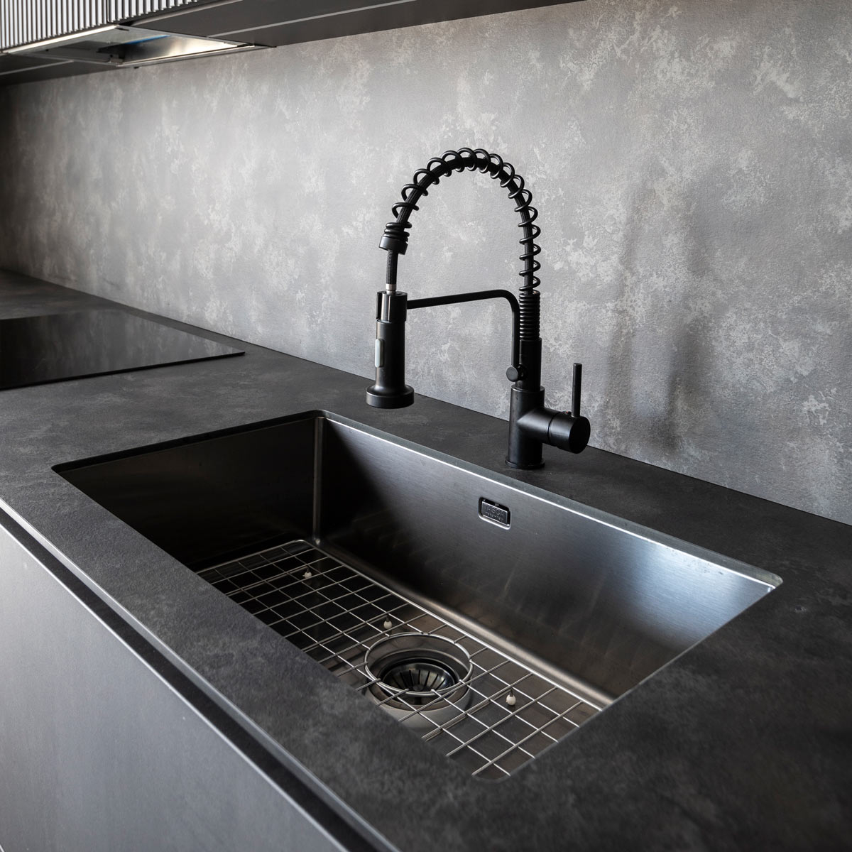 Chiuveta bucatarie inox CookingAid TASCA CANOVA CA70 GUN METAL cu strat PVD ceramic culoare gri inchis / negru antracit cu montaj pe blat, sub blat sau la nivelul blatului si accesorii montaj [16]