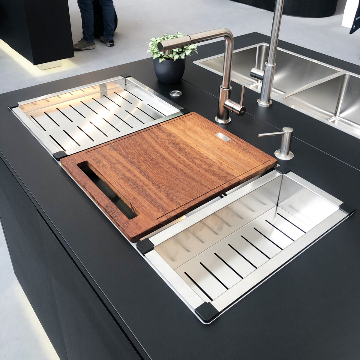 Chiuveta bucatarie inox CookingAid TASCA CANOVA CA90 WORKSTATION + tavita scurgere inox + tocator lemn Iroko, cu montaj pe blat, sub blat sau la nivelul blatului si accesorii montaj [3]