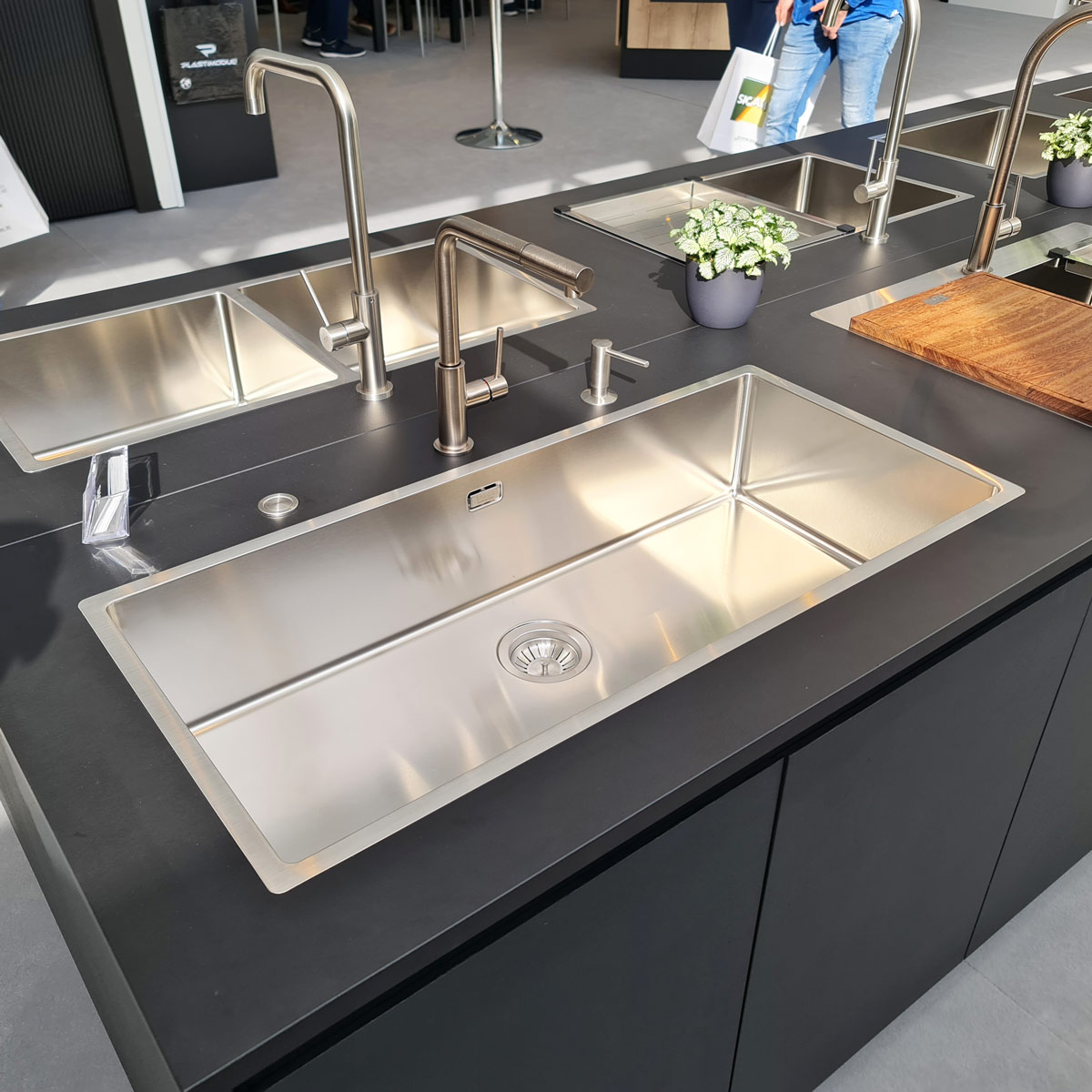 Chiuveta bucatarie inox CookingAid TASCA CANOVA CA90 WORKSTATION + tavita scurgere inox + tocator lemn Iroko, cu montaj pe blat, sub blat sau la nivelul blatului si accesorii montaj [1]