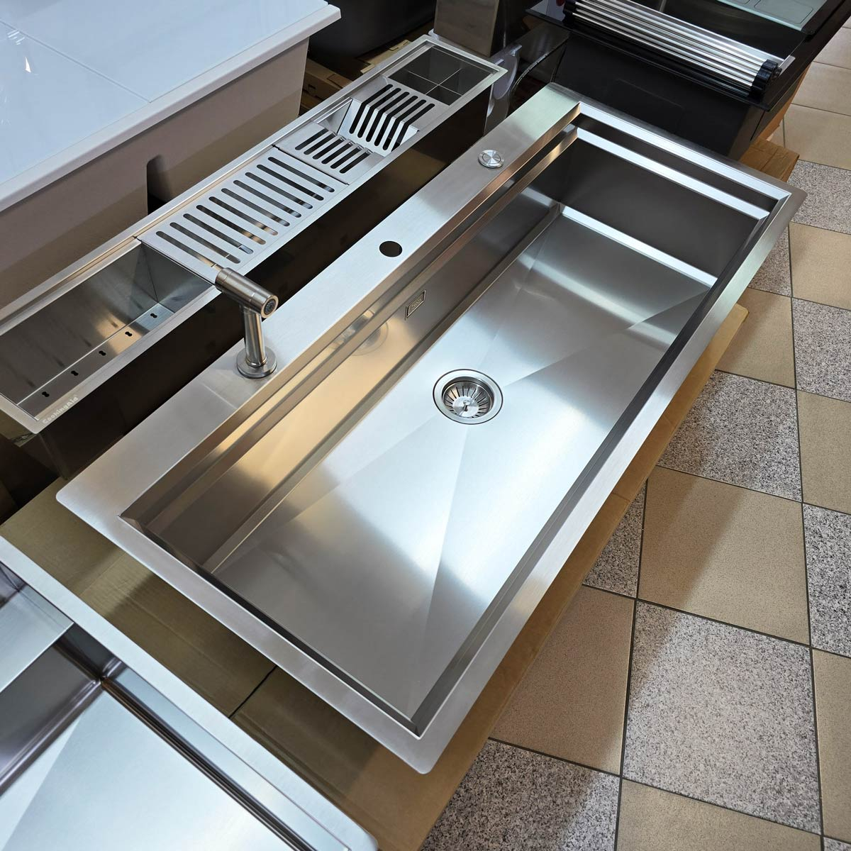 Chiuveta bucatarie inox CookingAid TASCA Harmony 116IF WORKSTATION cu 6 accesorii: tavita scurgere glisanta, tocator lemn Iroko, gratar scurgere glisant, dus extractibil cu pulverizator, dozator deter [28]