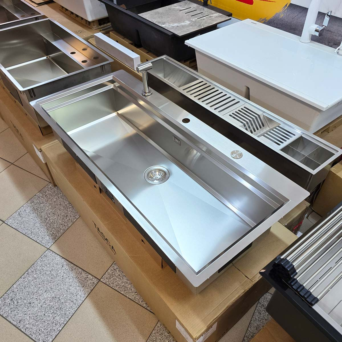 Chiuveta bucatarie inox CookingAid TASCA Harmony 116IF WORKSTATION cu 6 accesorii: tavita scurgere glisanta, tocator lemn Iroko, gratar scurgere glisant, dus extractibil cu pulverizator, dozator deter [29]