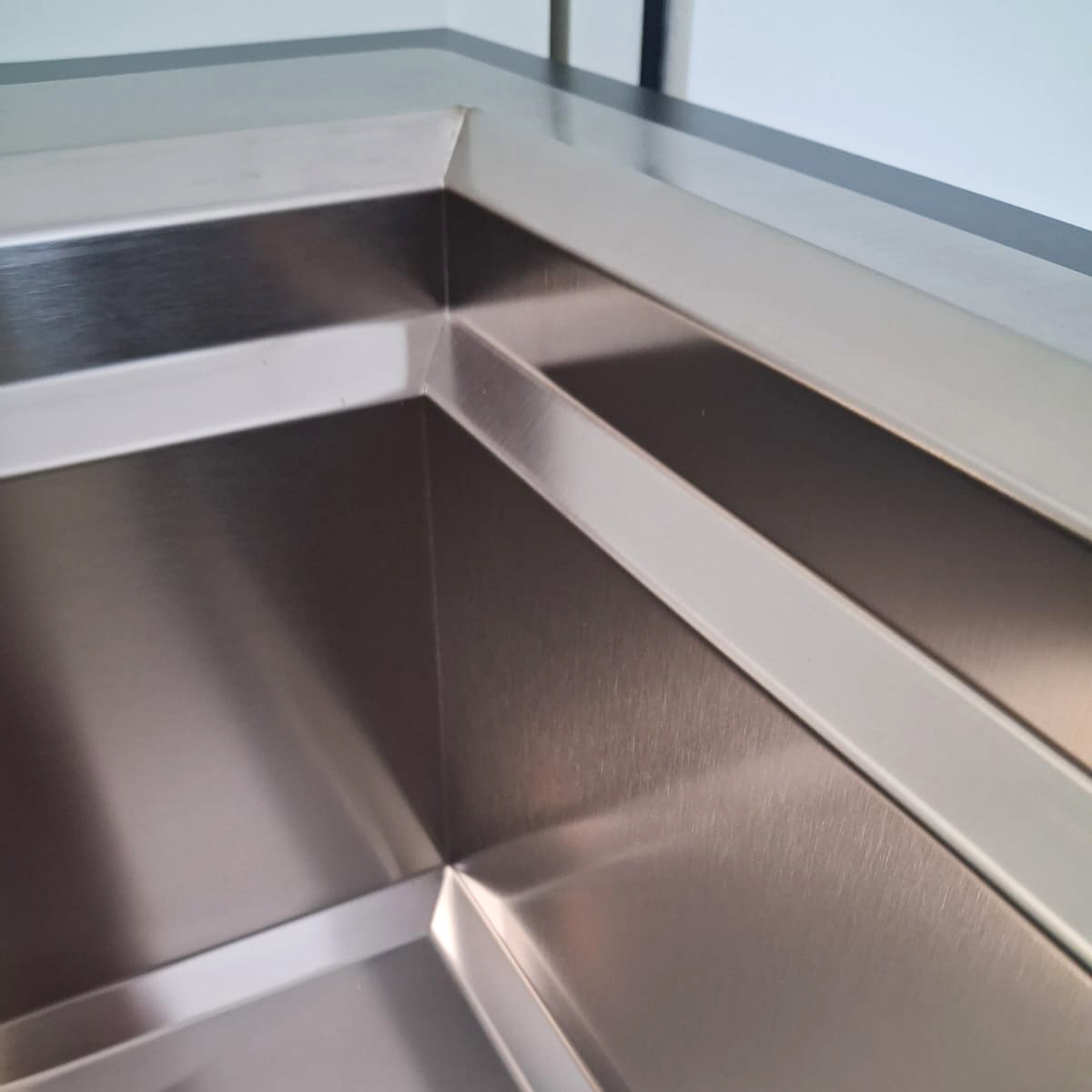 Chiuveta bucatarie inox CookingAid TASCA Harmony 116IF WORKSTATION cu 6 accesorii: tavita scurgere glisanta, tocator lemn Iroko, gratar scurgere glisant, dus extractibil cu pulverizator, dozator deter [34]