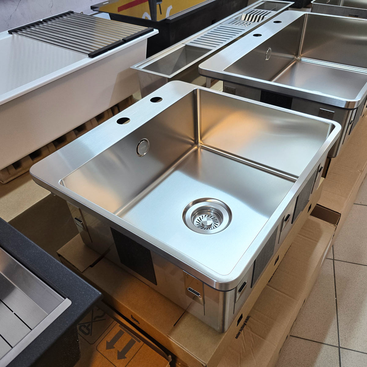 Chiuveta bucatarie inox CookingAid TASCA IRIS IR50 BM cu montaj pe blat, ventil scurgere automat cu capac scurgere invisibila, preaplin rotund si accesorii montaj [13]