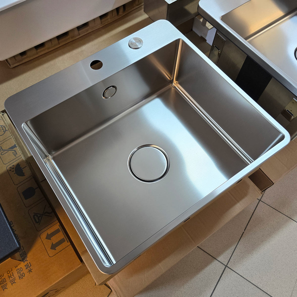 Chiuveta bucatarie inox CookingAid TASCA IRIS IR50 BM cu montaj pe blat, ventil scurgere automat cu capac scurgere invisibila, preaplin rotund si accesorii montaj [18]