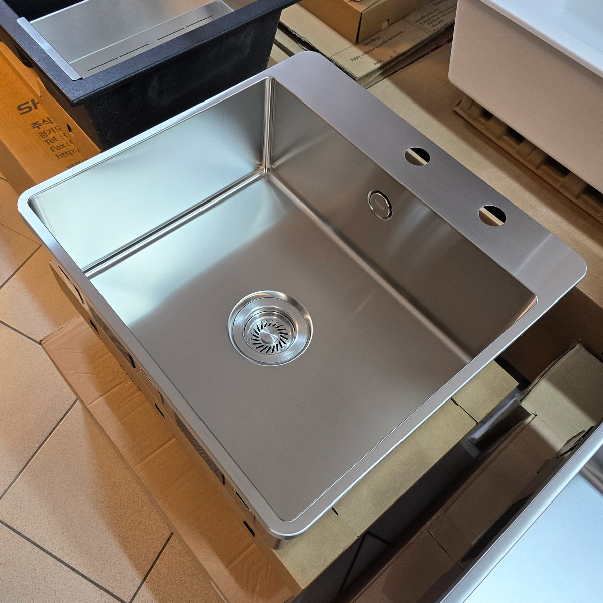 Chiuveta bucatarie inox CookingAid TASCA IRIS IR50 BM cu montaj pe blat, ventil scurgere automat cu capac scurgere invisibila, preaplin rotund si accesorii montaj [11]