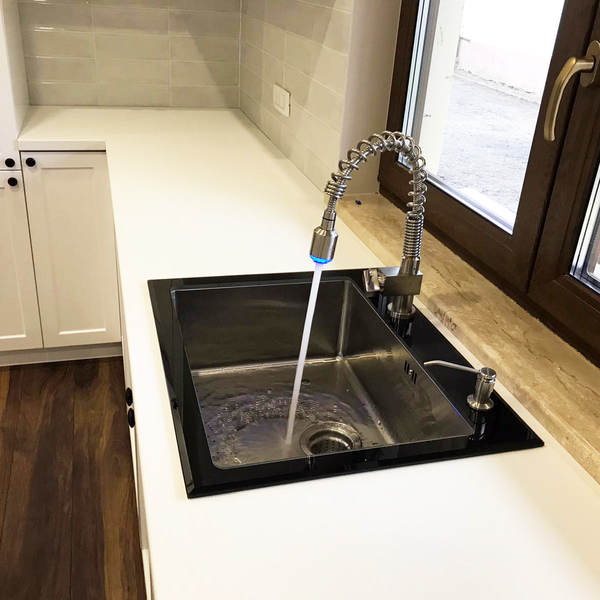 Chiuveta bucatarie inox CookingAid TEMPERED GLASS BLACK cu scurgator vase/paste/fructe, gratar rulabil inox, dozator detergent + accesorii montaj [4]