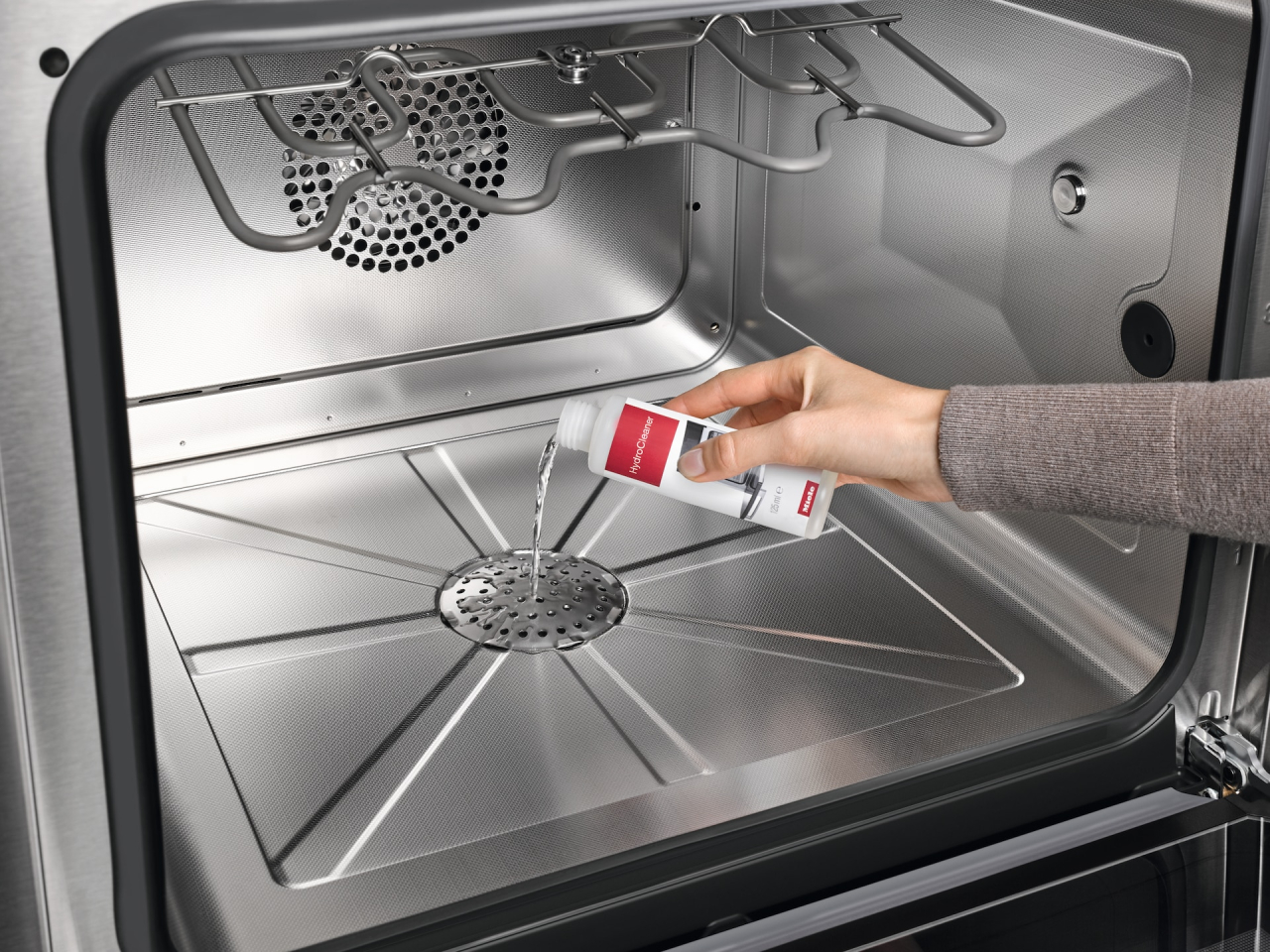 Detergent Miele HydroCleaner GP HC 0125 L, set 4 sticle, pentru cuptoare combi cu aburi cu HydroClean [4]