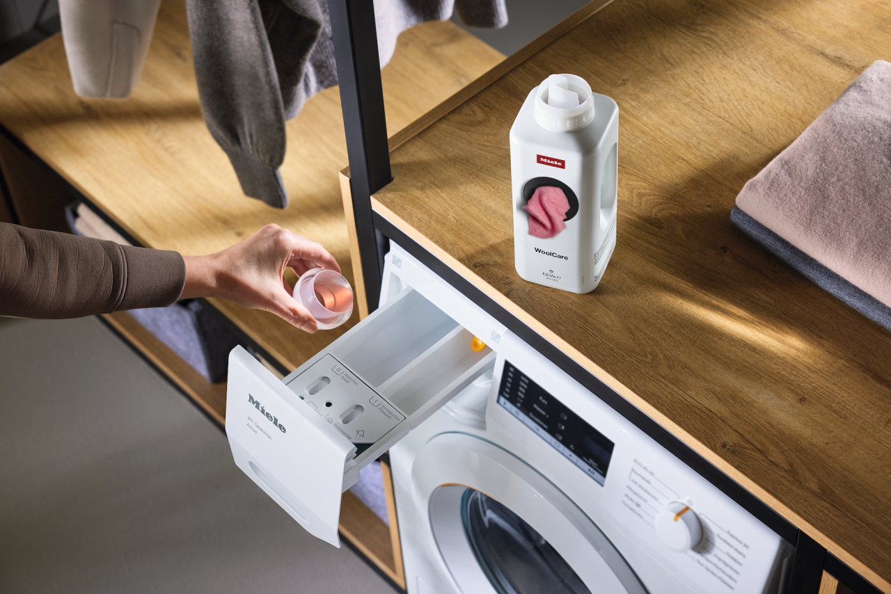 Detergent Miele WoolCare WA WC 1503 L pentru lână și delicate, flacon 1,5 l [2]