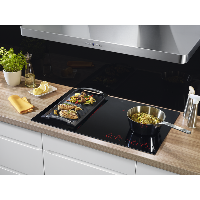 Hotă șemineu Electrolux EFF90560OX, 90 cm, Clasă energetică B, 603 m³/h, 2+2 viteze Intensiv + Breeze, Hob2Hood, Spot LED, Inox [5]